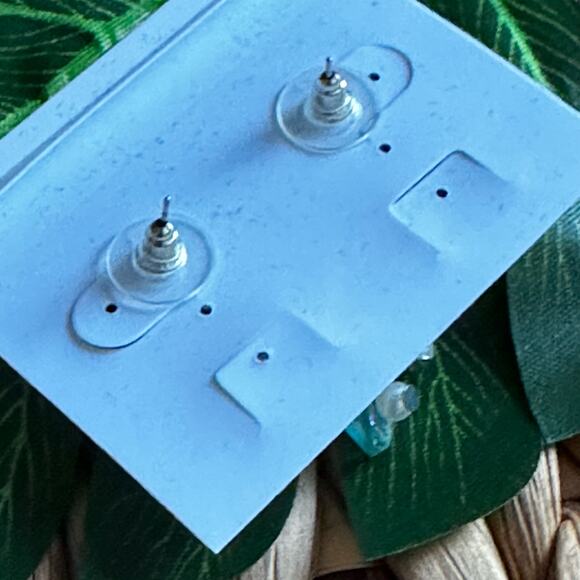 BOGO FREE SILVER CLUSTER BEADED FLORAL EARRINGS - Picture 4 of 4